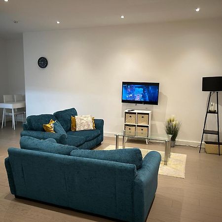 Maplewood Luxurious One-Bed Flat With Free Parking Hotel St Albans Exterior photo